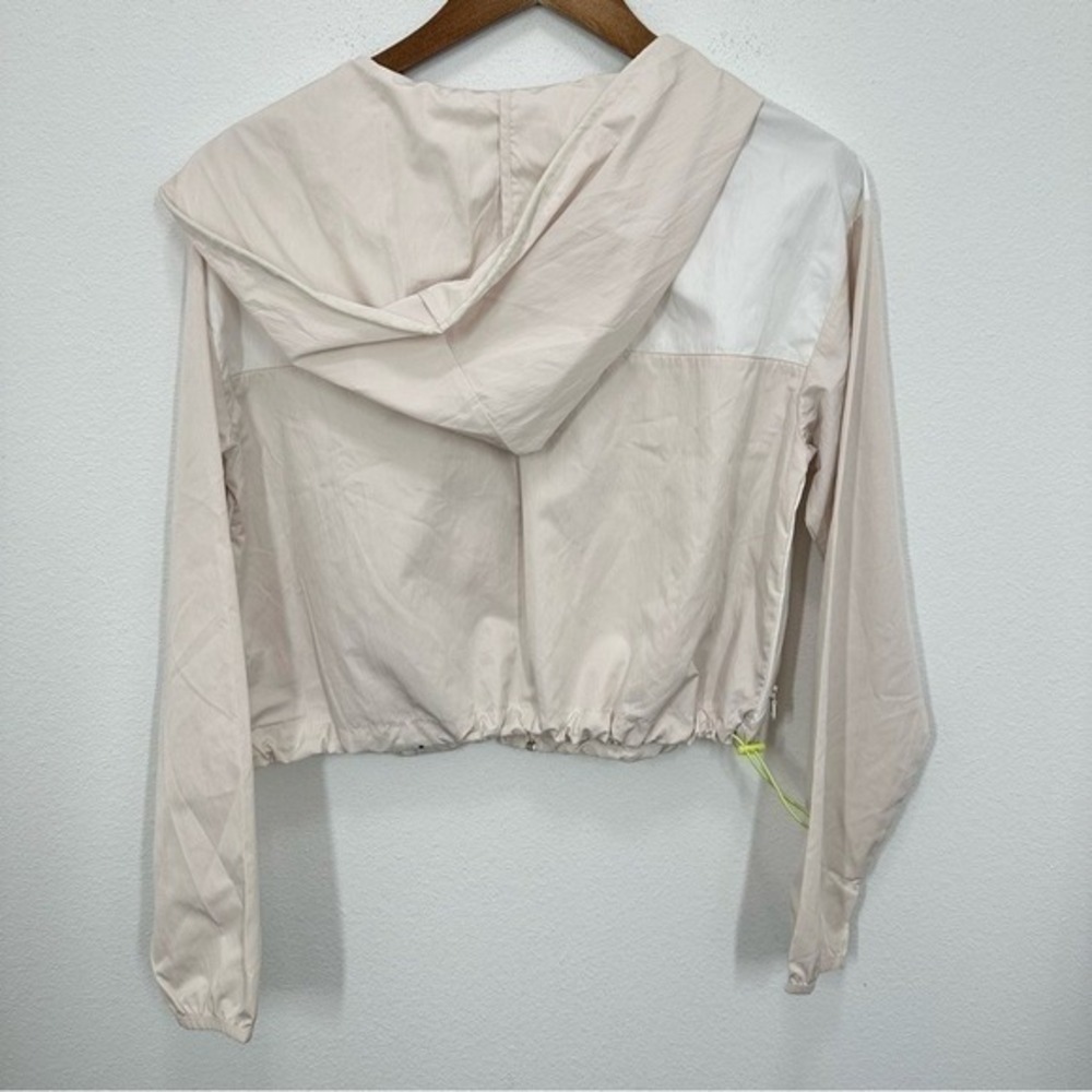 Offline by Aerie Size XS Cropped Hooded Windbreaker Running Outdoors Cream White - Picture 6 of 9